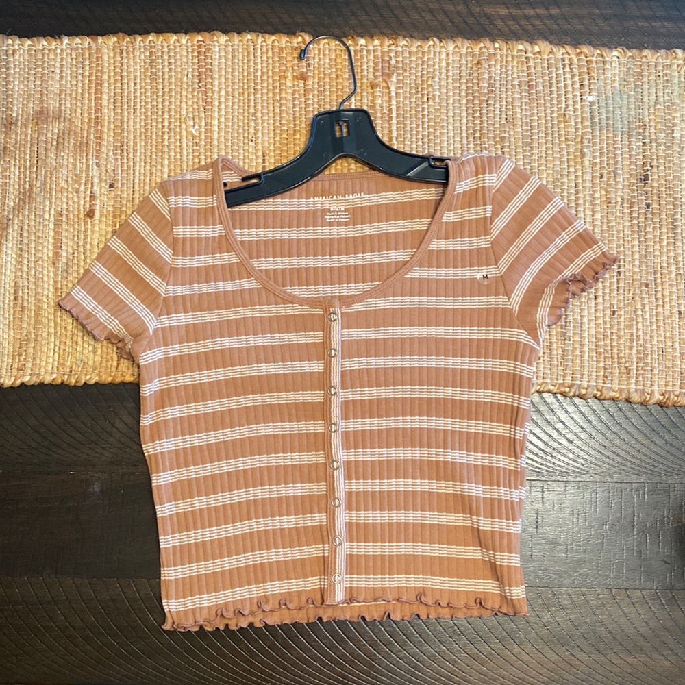 American Eagle Ruffle Tee. This shirt is very comfy and true to size. (Cropped)